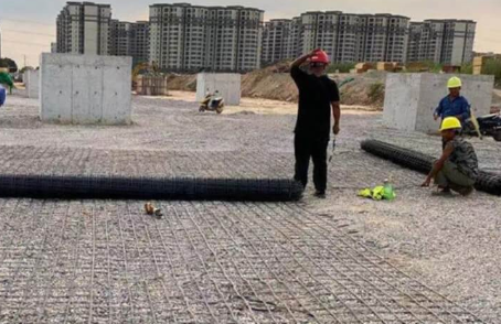 永丰土工格栅铺设前地基要怎么处理？